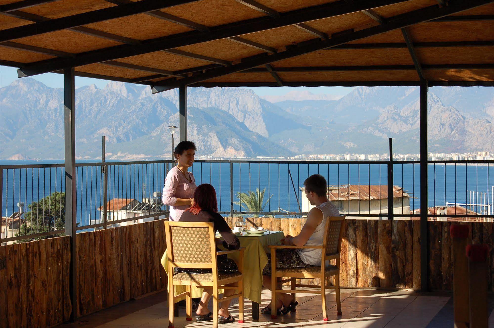 Hotel Twenty Antalya Mensen foto